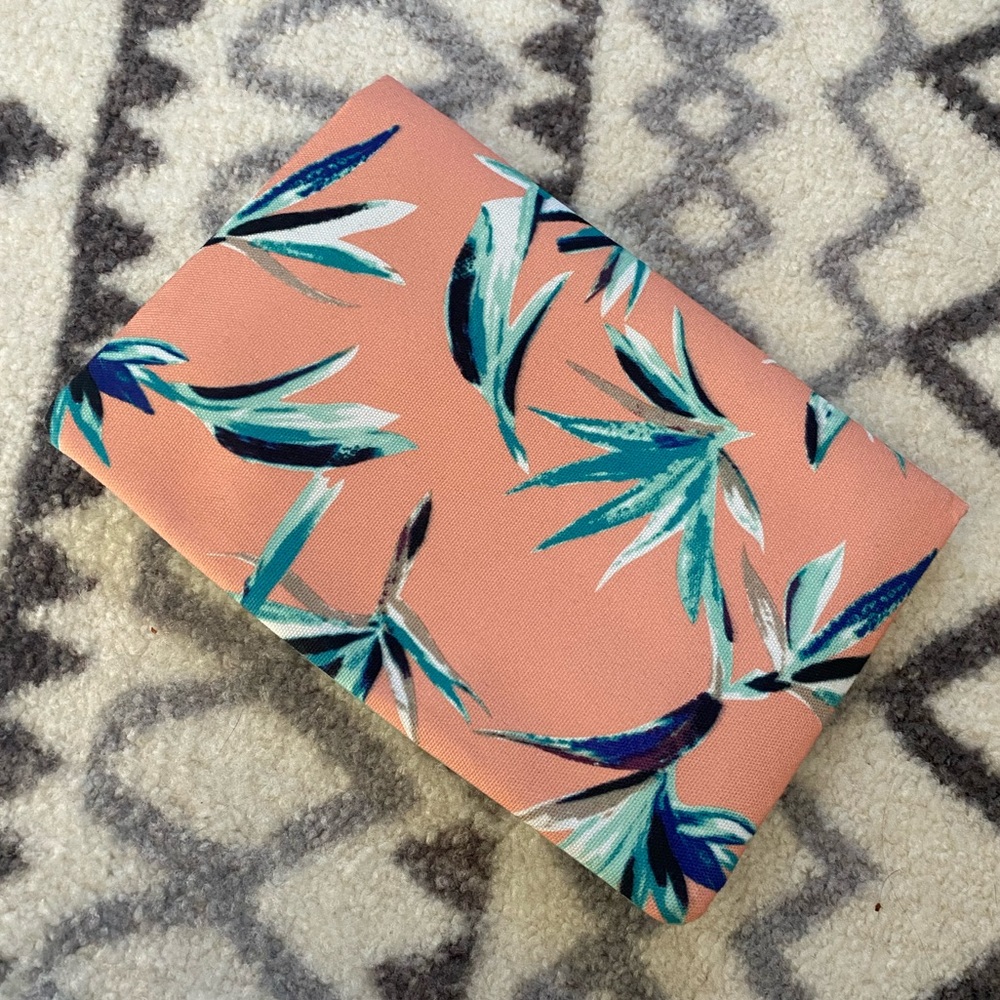 Tropical Reversible Clutch - Picture 2 of 3